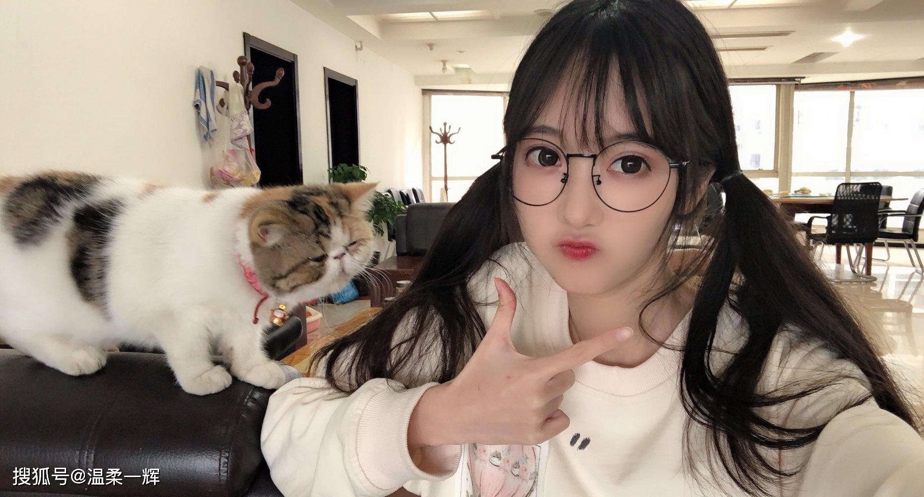 原创虎牙新晋王者荣耀一姐原来是和猫神solo貂蝉的唯一女主播