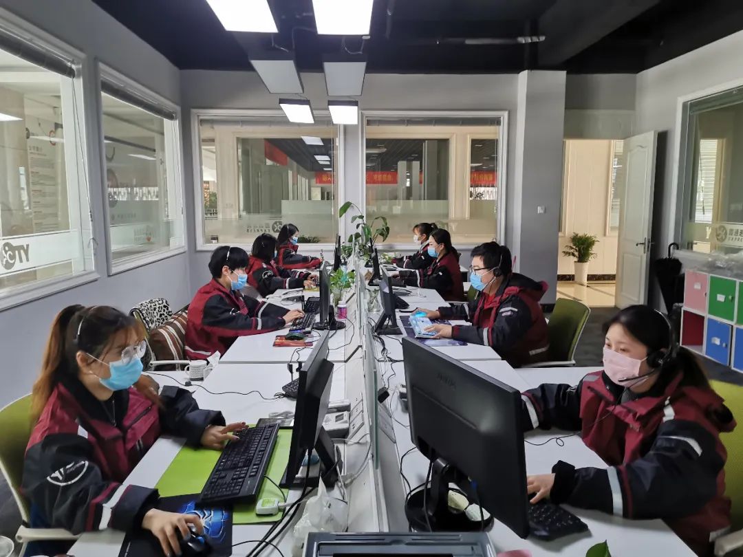 你比春光更明媚疫情下复工的圆通客服