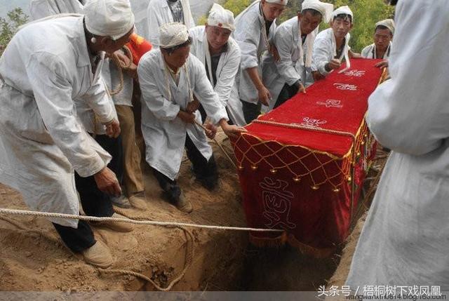 农村下葬必带的两件东西一样都不能少