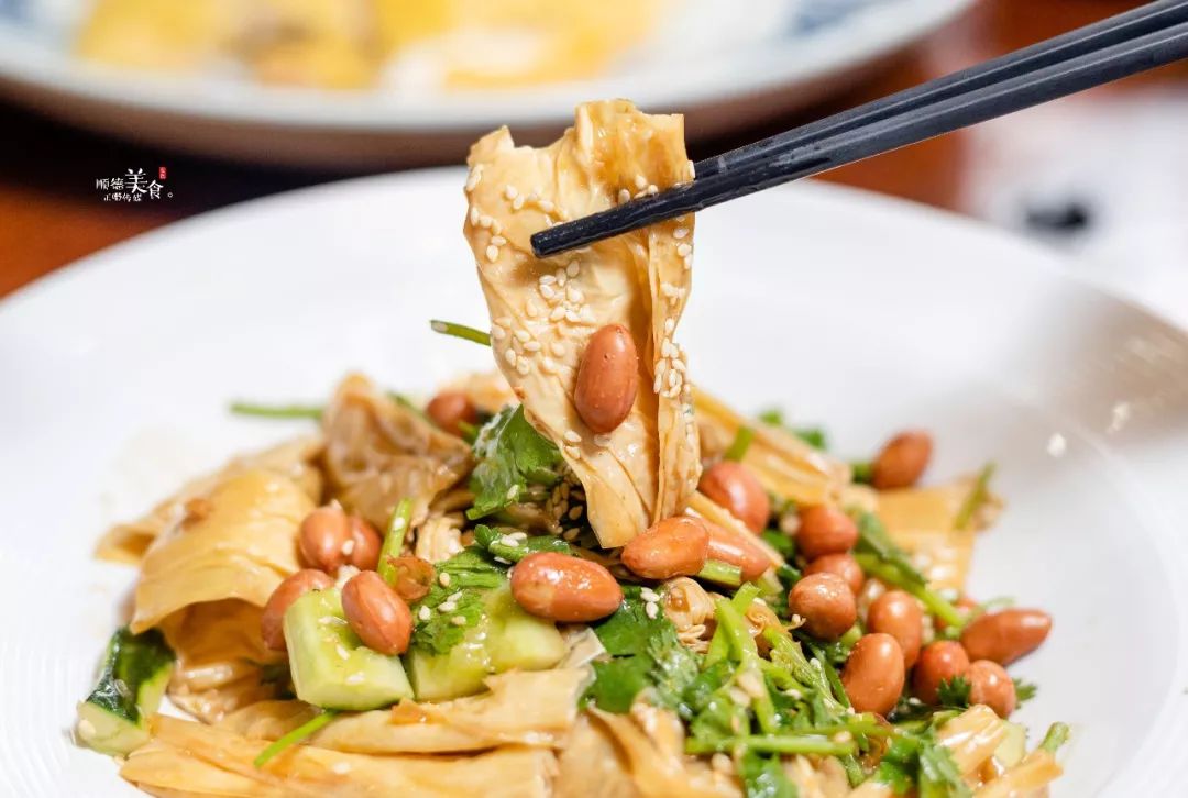 红爆珠三角的孖宝庄园果木烧鹅终于回来了吃它