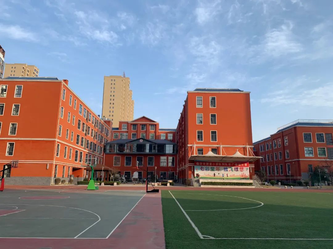 临汾市御景小学电台上线隔空不隔爱家校传温情云端家长会