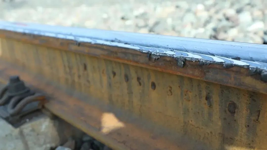 钢轨美容师的磨皮绝活你见过吗