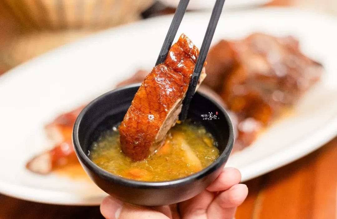 红爆珠三角的孖宝庄园果木烧鹅终于回来了吃它