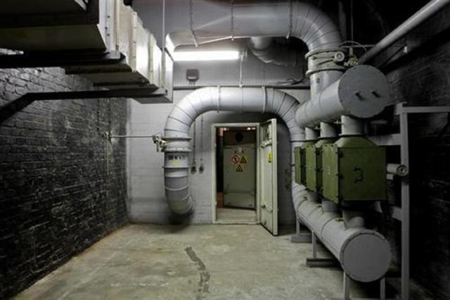 纽约告急核战避难所变方舱医院民众钻地下避难500军医增援