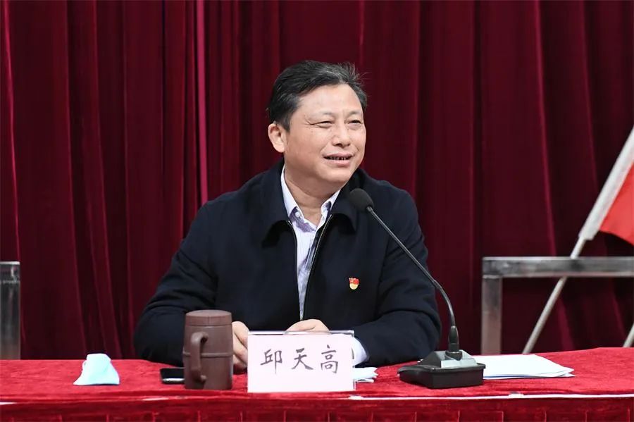 "参加会议的集团班子成员还有陆泽勇,朱毅,刘年风,王勇,李青,萧虎