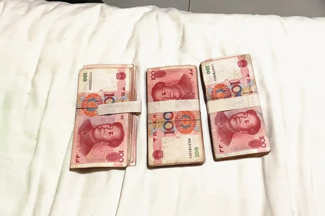 真实现金照片十五万图片