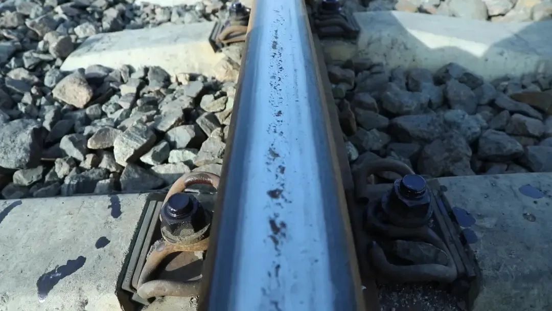 钢轨美容师的磨皮绝活你见过吗