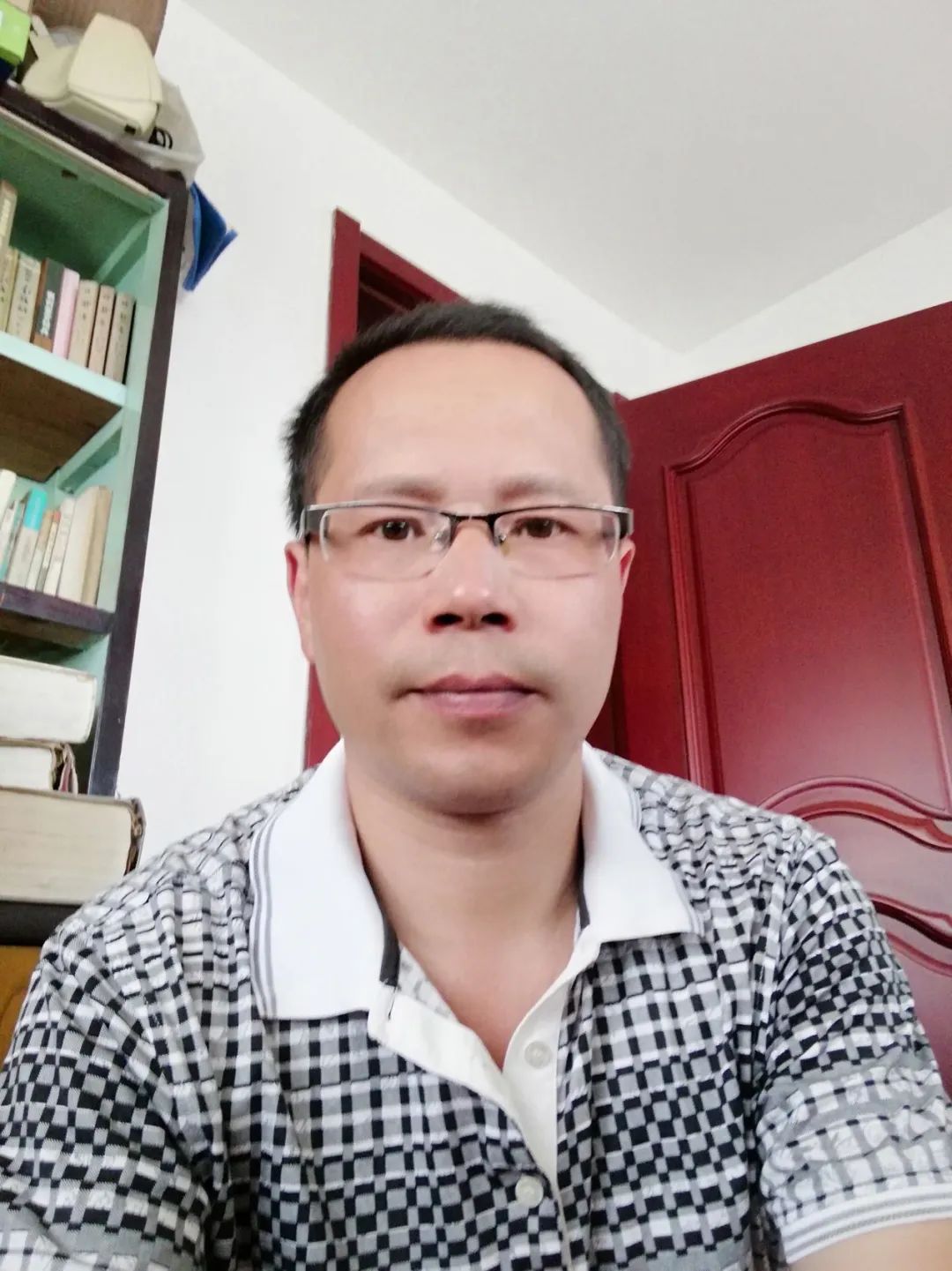 汪文涛,安徽省桐城中学教师.教书,读书,在文字里徜徉,在思想中行走.
