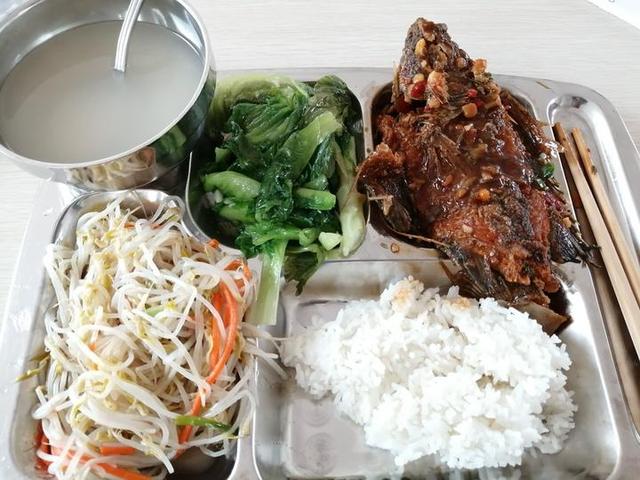 菜品丰富,菜式齐全,在这单位饭堂吃中餐真幸福