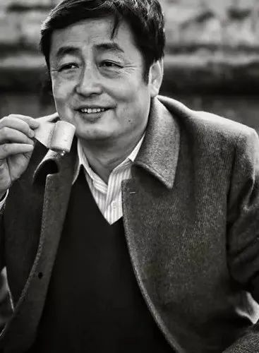 贾智勇,男,出生于1963年,硕士学历.