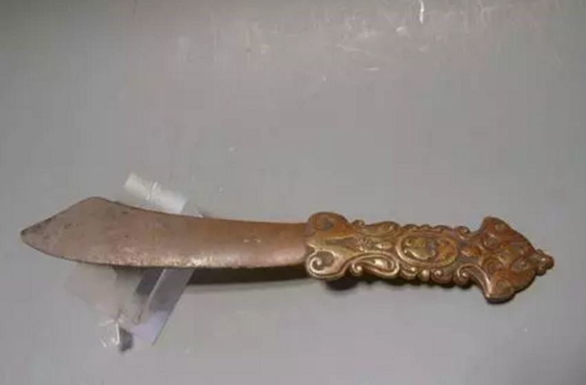 "柳叶刀:因刀刃形状似柳叶,故此得名柳叶刀.