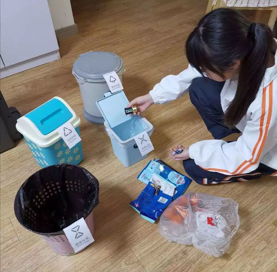 居家需防疫垃圾要分类城阳区第二实验中学开展疫情下的垃圾分类教育