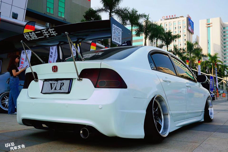 这是一台06年的本田思域 | vetc社.绘