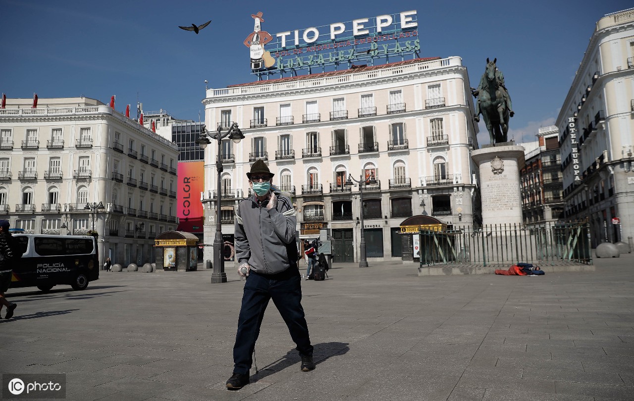 疫情下的西班牙全国封城街道空无一人