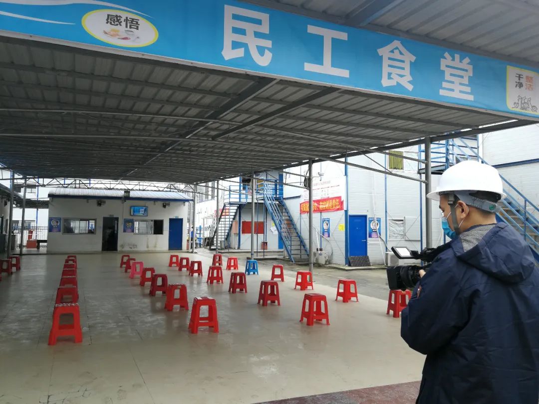 拍摄民工食堂据悉,该项目自开工建设以来,曾多次受到各级媒体的关注