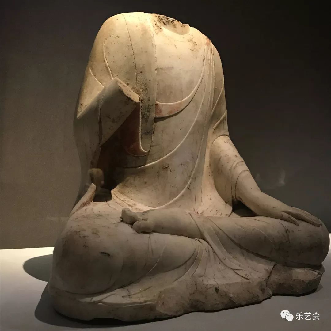 出土于河北曲阳修德寺遗址隋 石佛 像河北曲阳白石佛像时间从北魏直至