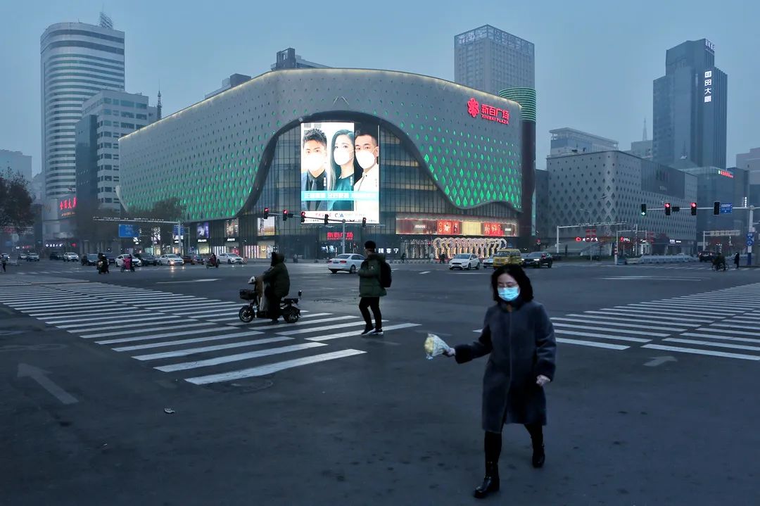 石家庄新百广场夜景图片