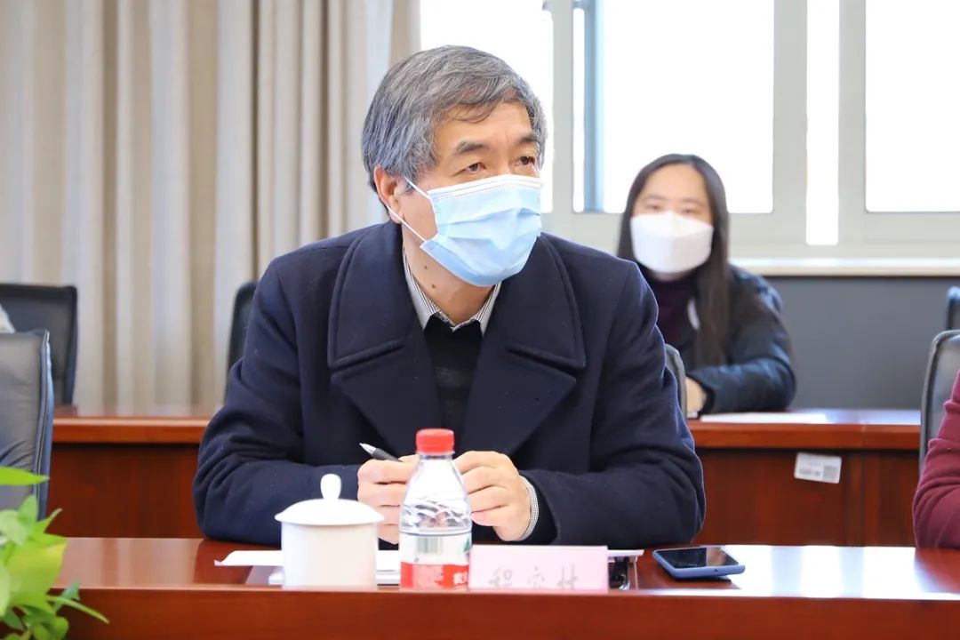 群,周芹芹,王金强,杨军敏,黄辉,李晓周,王如燕,研究生教师代表温建平