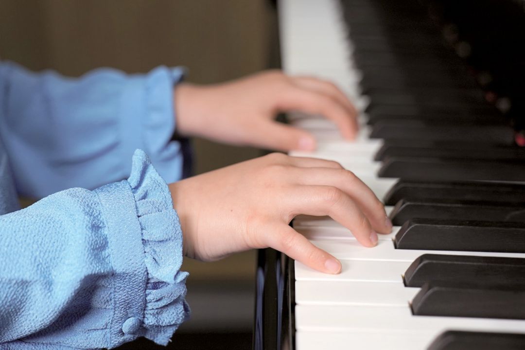 上海音乐学院方百里副教授教你弹钢琴一基本弹奏的正确姿势