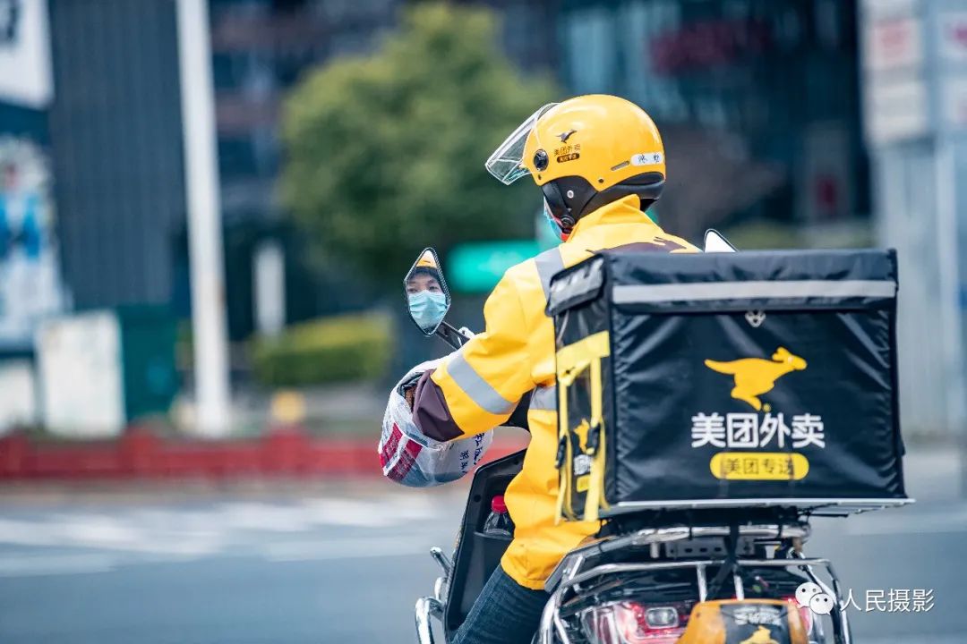 一天测温59次|"城市骑手"疫情下的日常奔波