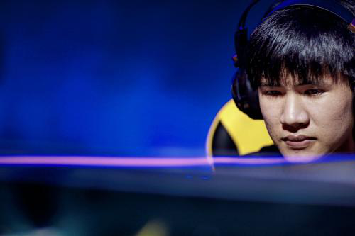 浪子彦上演1v4极限操作,反杀一人潇洒离开,姿态都看呆了