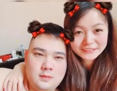 因此李老八在直播中吐槽道:都不知道冯雪娟的邻居在坚持什么,不拆迁搁