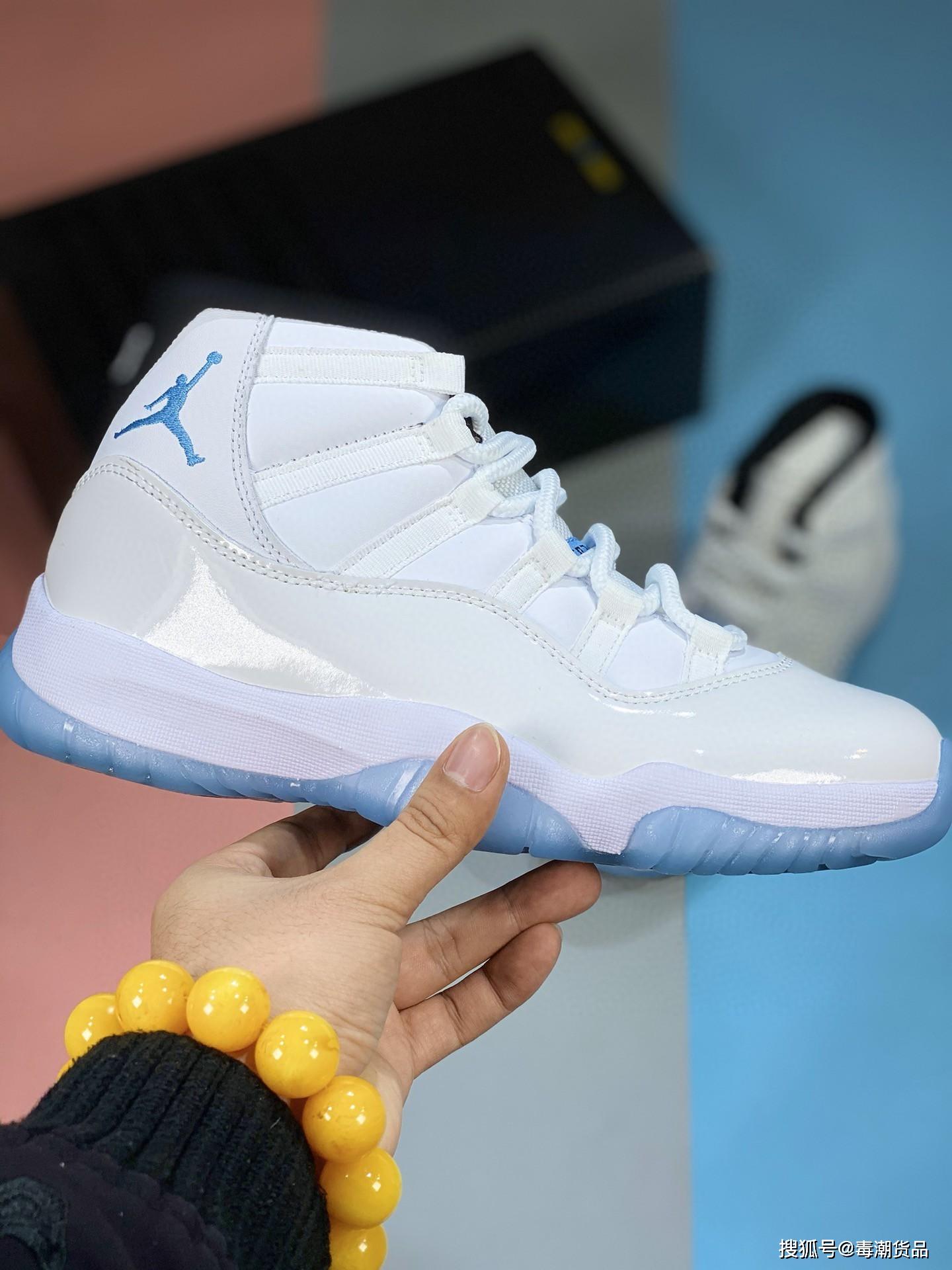 适合女孩子的乔11aj11传奇白蓝真碳板开箱