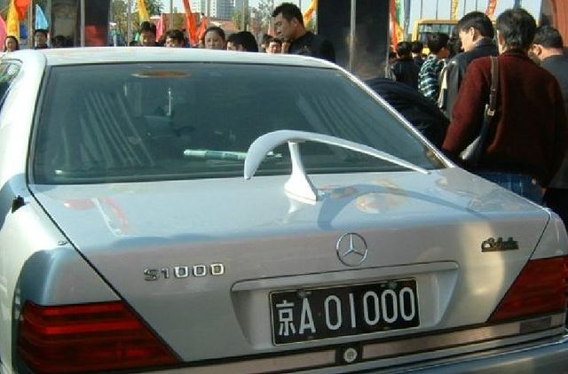 北京偶遇一辆奔驰s1000车牌彰显身份身价比迈巴赫还高