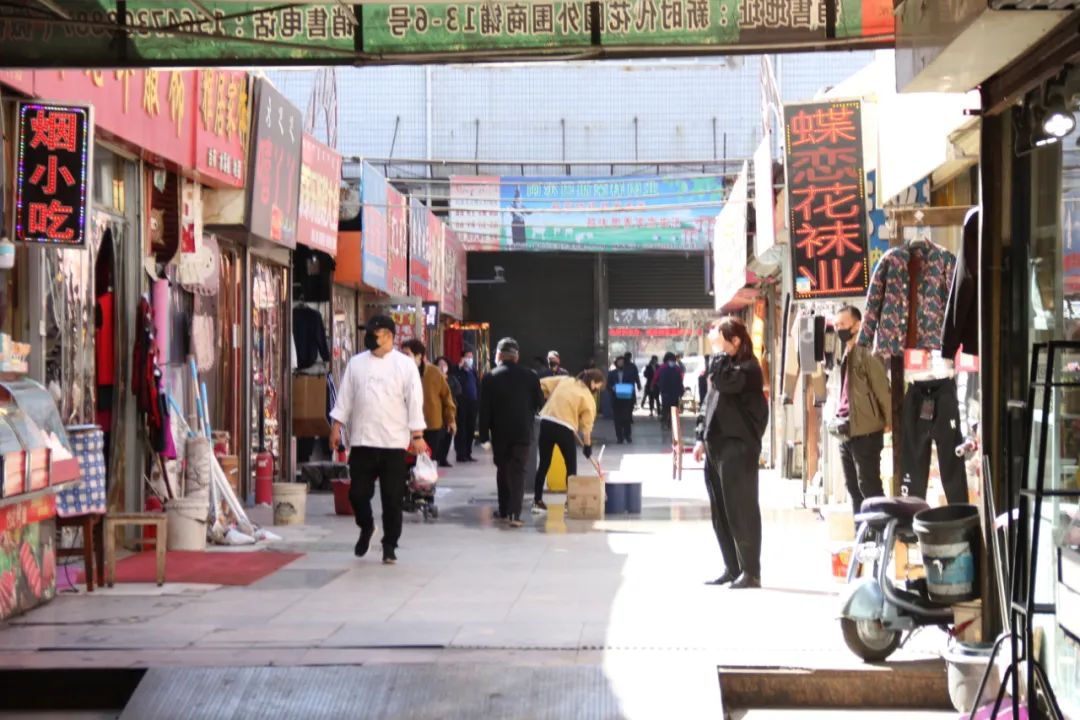 乌海市领导带头堂食提振市民消费信心