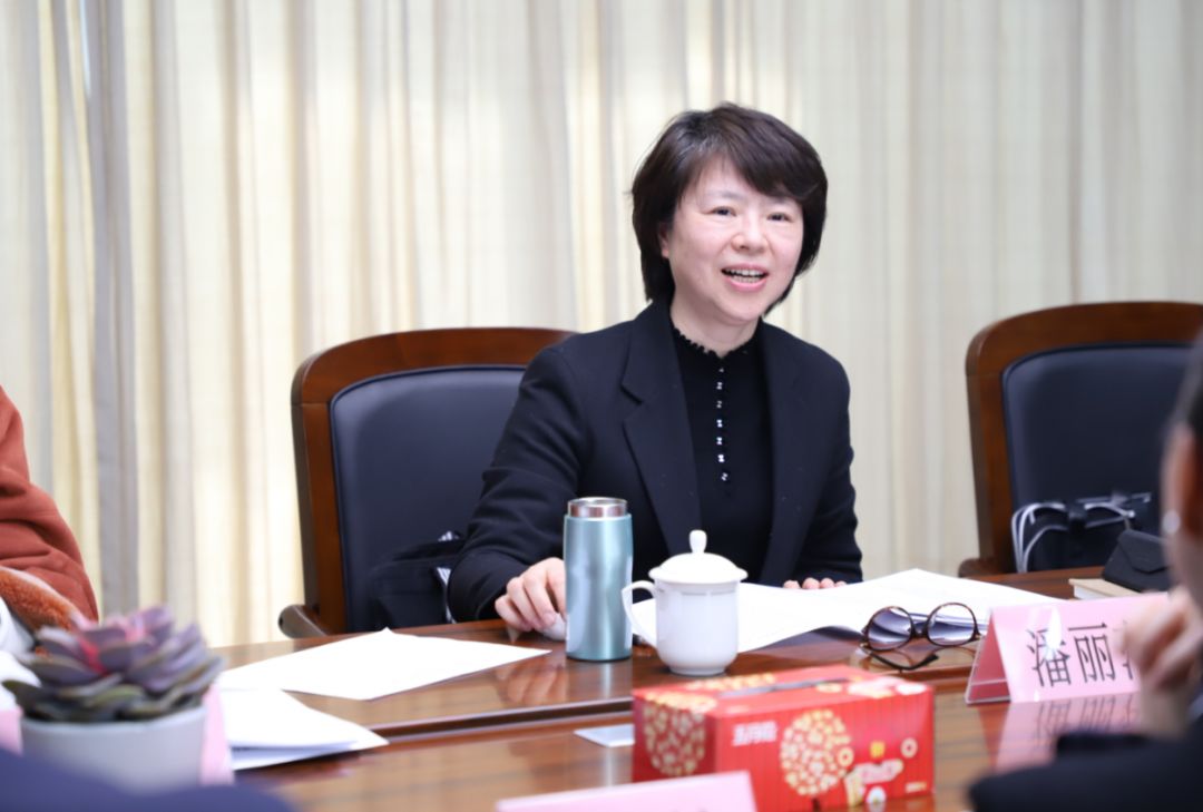 区人大常委会副主任潘丽萍一行专题调研投资促进工作