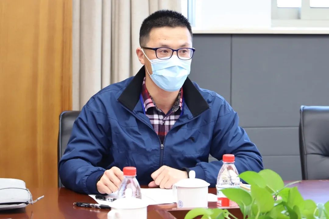 会上,本科生教师代表秦淑娟,程安林,辛琳,李医群,周芹芹,王金强,杨军