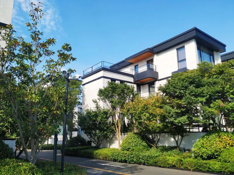 左右逢源,享都市繁华生活8分钟京华城商圈,快速连接新老城区暖山别墅