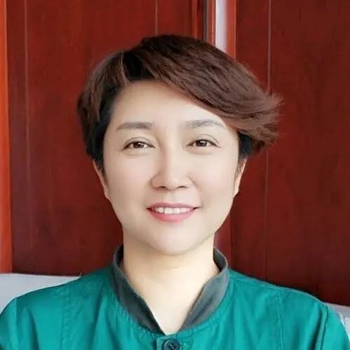 张霞的父母张书国,刘俊兰和儿子李昕原张霞的父亲张书国,母亲刘俊兰和