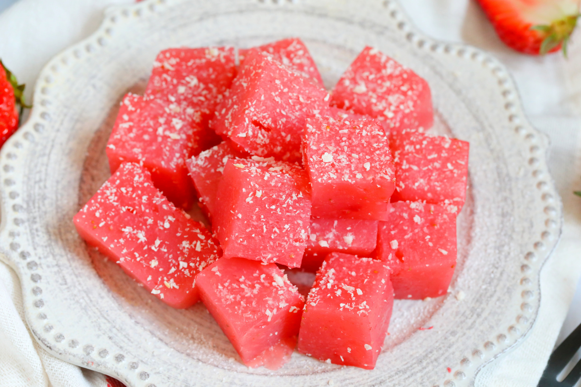 原创草莓果冻不用买巧手妈妈自己做无添加更健康真正的水果味儿