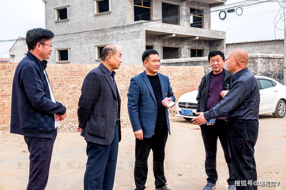 1/ 12 河南滑县,上官镇龙湖(黄龙潭)畔的干柳树村历史悠久,文化底蕴