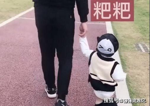 佛系奶爸硬核带娃火了网友调侃孩子这边建议你换个爸爸
