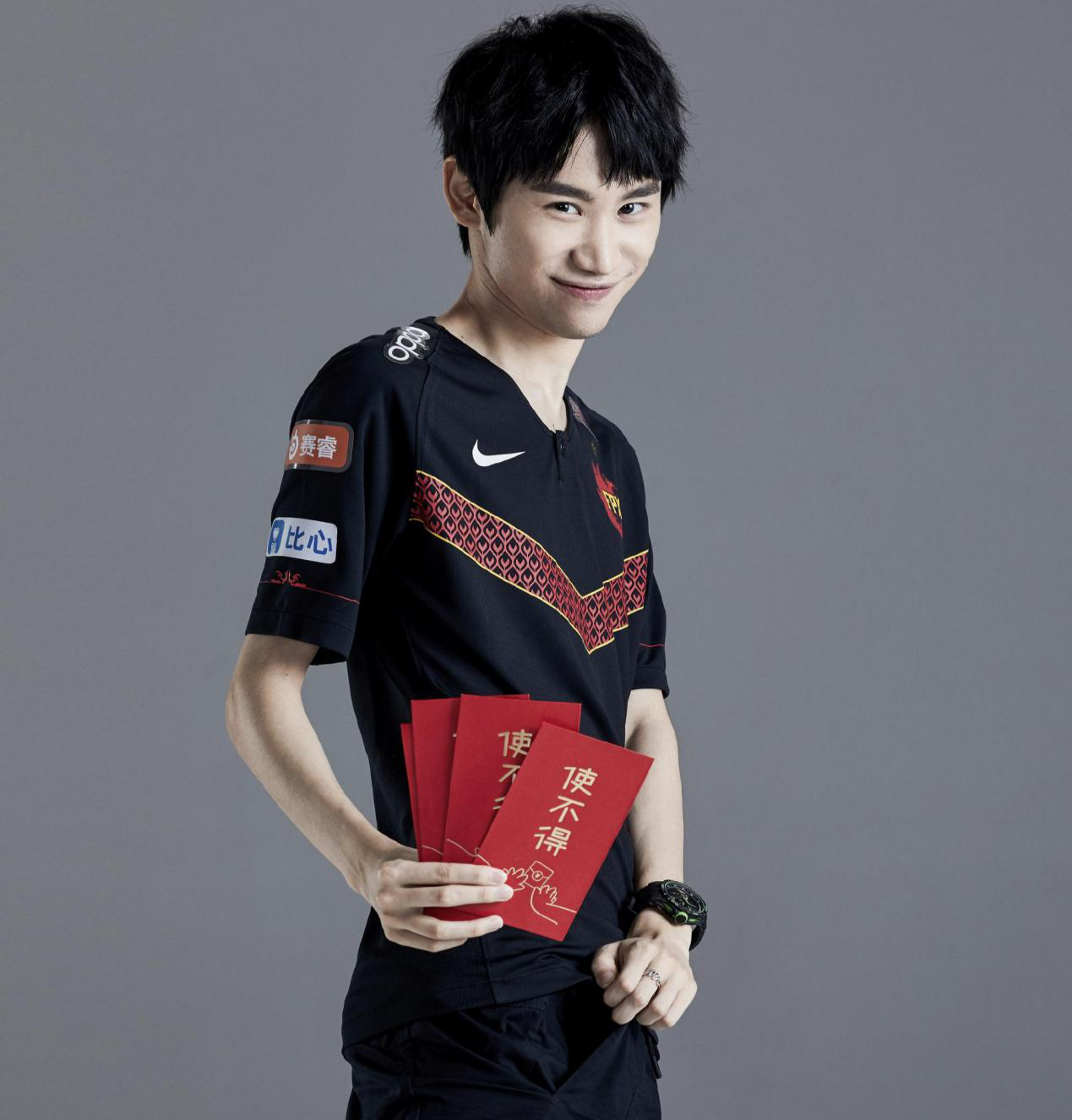 目前比分1-0,本局mvp给到6/0/5的中单剑魔doinb