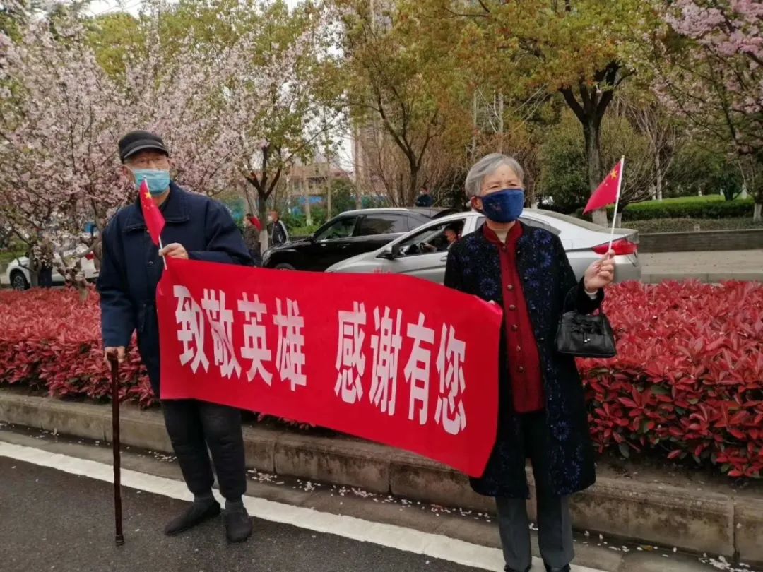 最美逆行者英雄归来滕州市中心人民医院援鄂医疗队凯旋已抵达济南休整