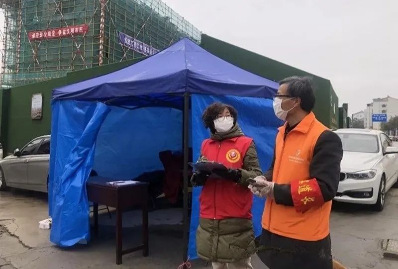 周元元,史建中,易盼红,周林凤,杨小春,黄逸华,孔琦七名志愿者,分赴