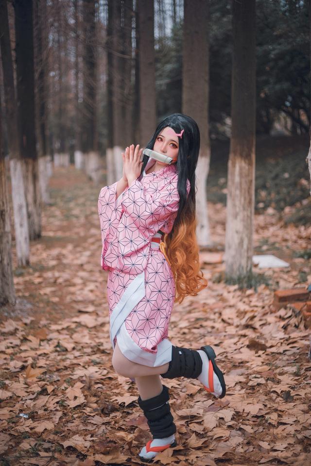 三组国人妹子cos的日本动漫鬼灭之刃角色灶门祢豆子很棒哦