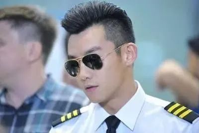 机长肩章原来如此好得业内人士说的没毛病