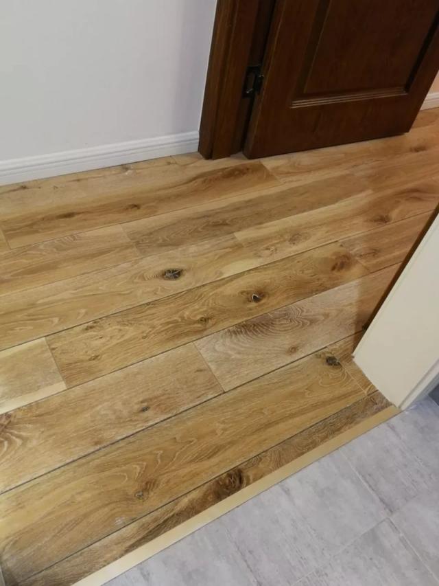 不想装别人家一样的门槛石?现在流行这样设计,漂亮又实用!