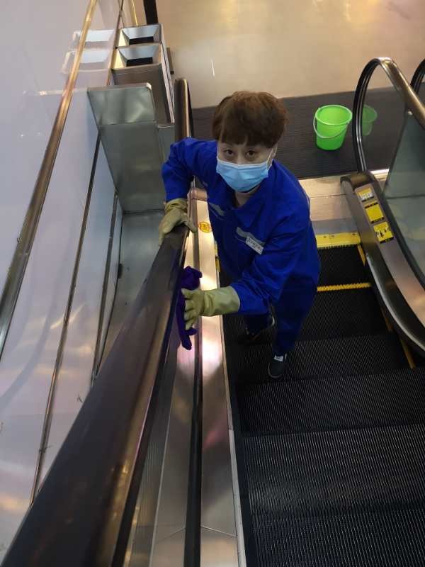 抗疫我争先一名普通西安商场保洁员的真情诉说