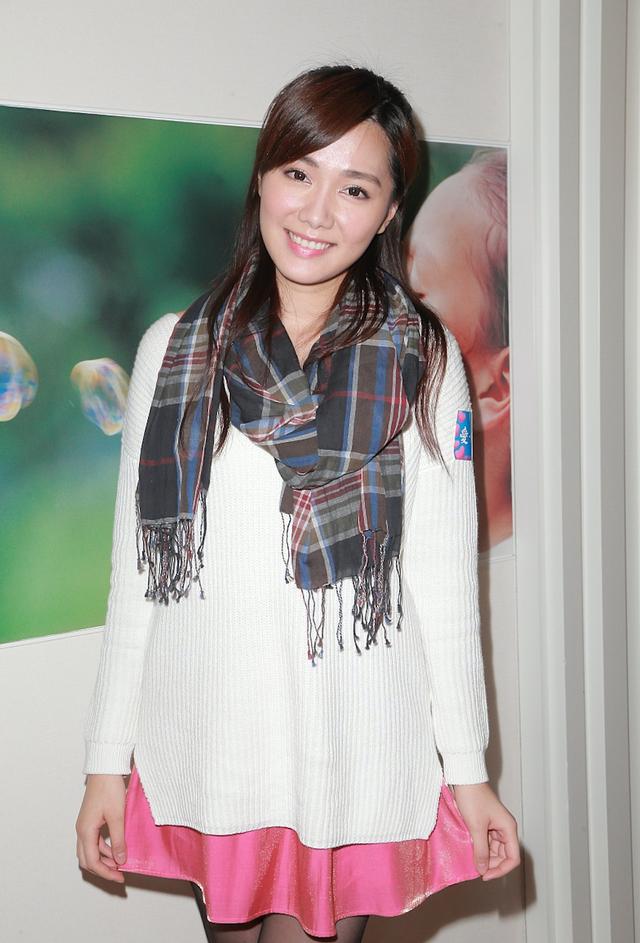 汤镇业32岁侄女汤洛雯荣升tvb女一颜值加分,家族成员皆俊男美女