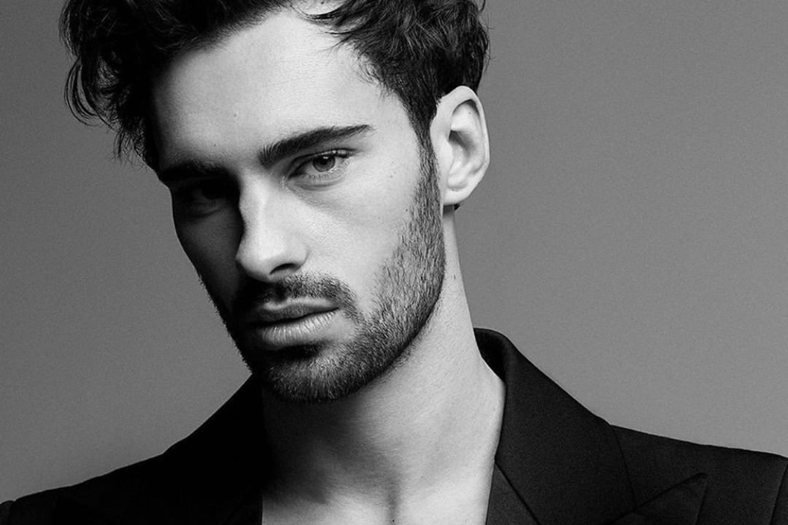 原创 险些被捧杀,23岁英国男模elliot meeten重新回春,他的资源真的好