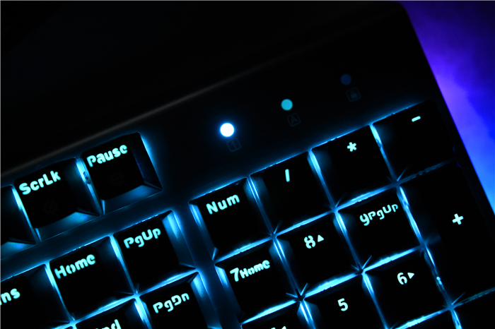 手感清脆灯效炫酷雷柏v530背光机械游戏键盘体验