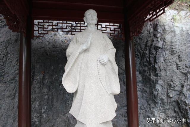 元净(还有一个说法是在南朝时期,由诗人谢灵从天台山带来的茶树种子)