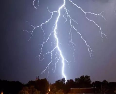 未来一周天气多变回南天暴雨雷暴大风冰雹将袭击广西