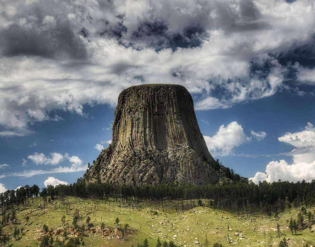 古籍中绝地天通真有其事形似被折断的通天巨树隐藏着什么秘密