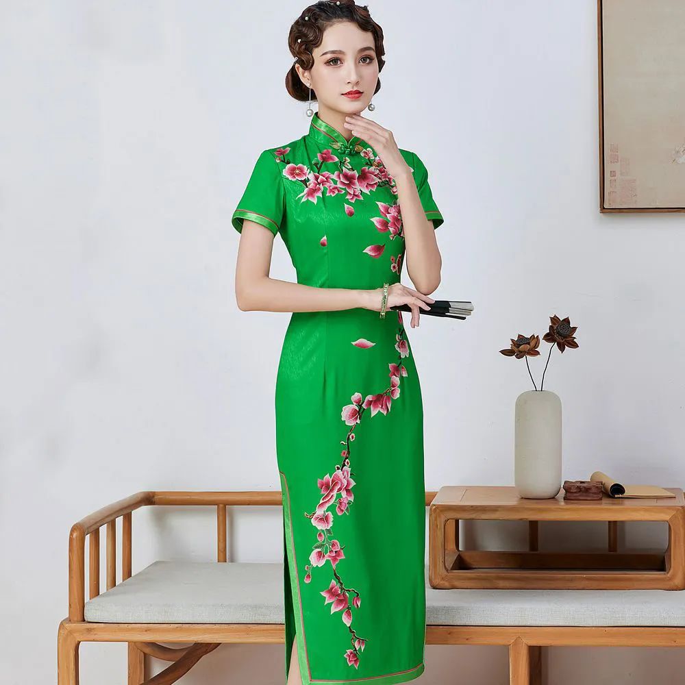 精选真丝面料,用心缝制,绿色中长旗袍